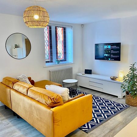Boutique Chapel Apartment Within City Walls Chester Bagian luar foto