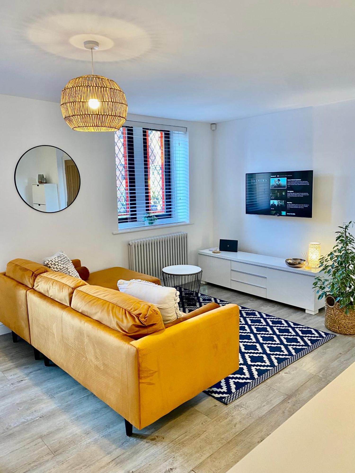 Boutique Chapel Apartment Within City Walls Chester Bagian luar foto