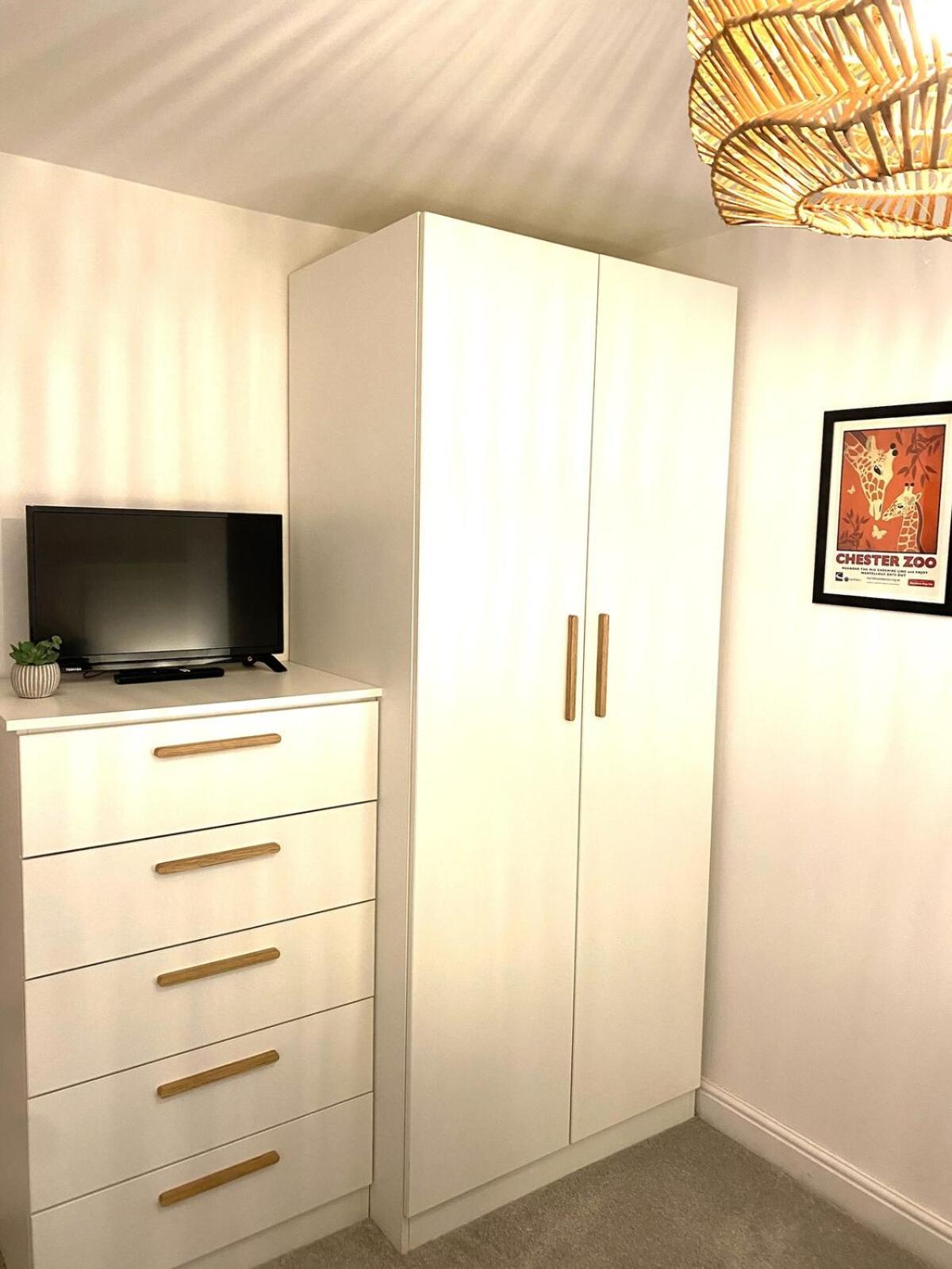 Boutique Chapel Apartment Within City Walls Chester Bagian luar foto
