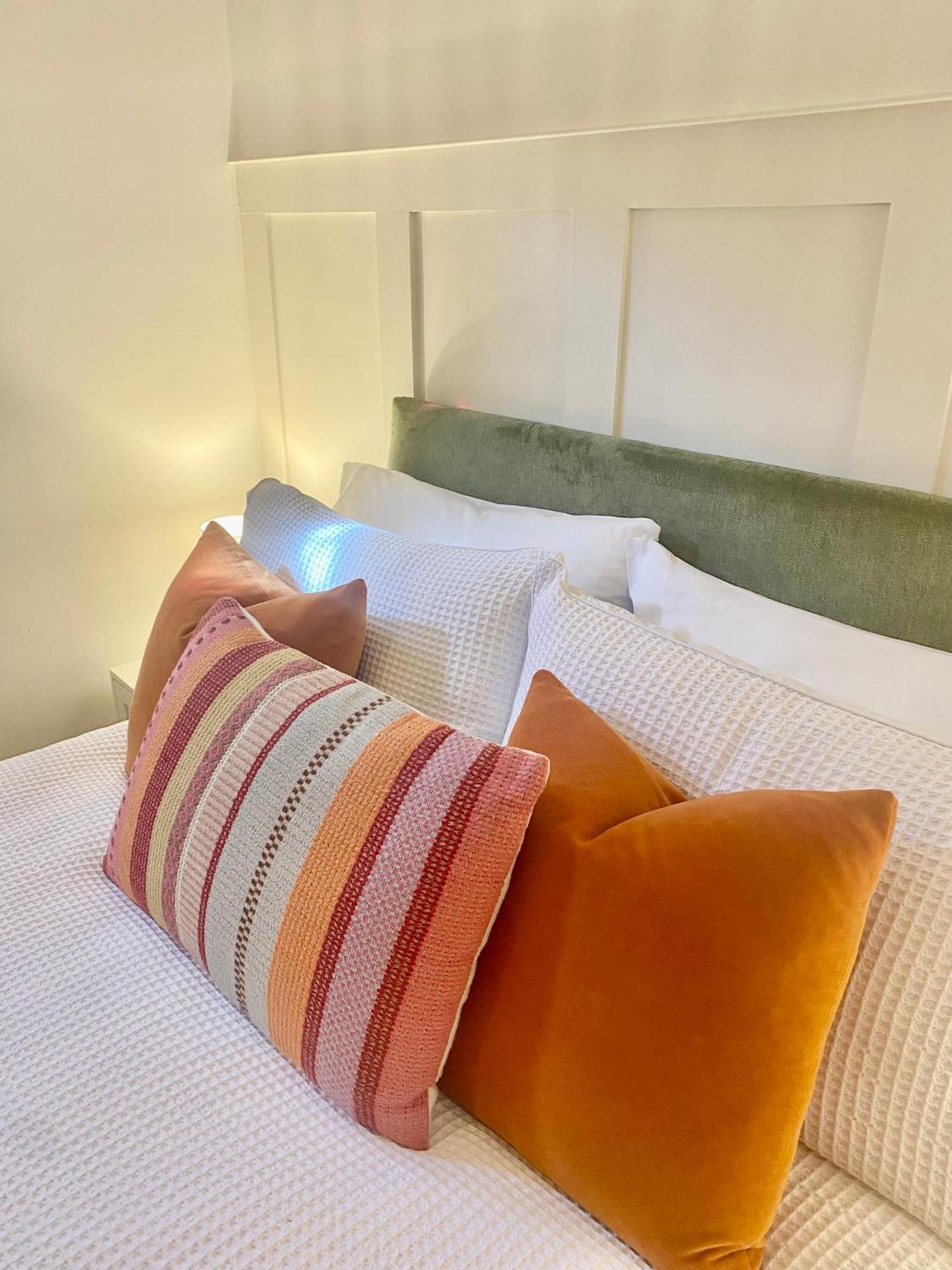 Boutique Chapel Apartment Within City Walls Chester Bagian luar foto