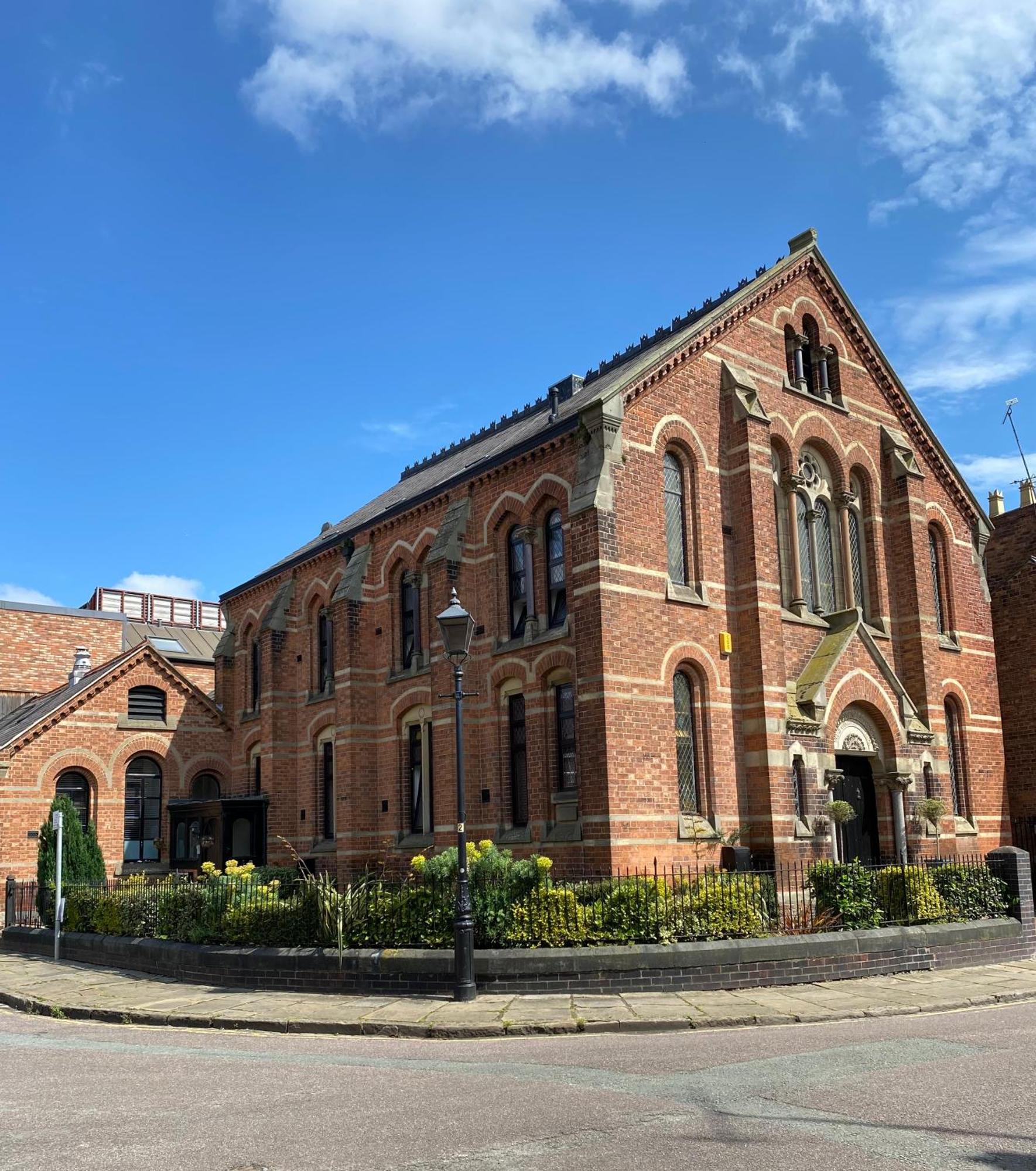 Boutique Chapel Apartment Within City Walls Chester Bagian luar foto